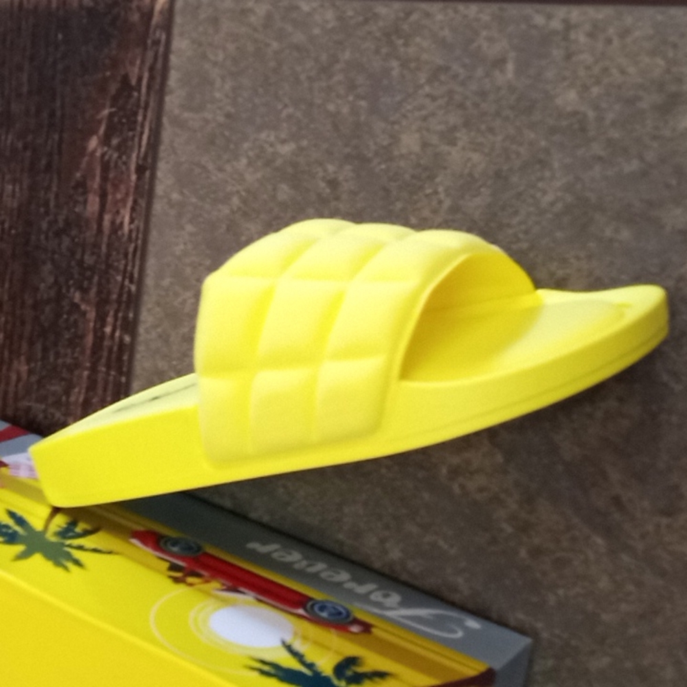 Yellow Slipers - Picture 5 of 5